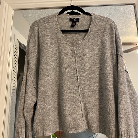 Plus Size Grey cropped sweater - Picture 2 of 4